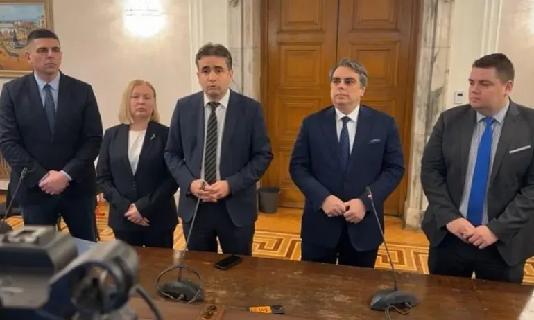 По думита на Божидар Божанов планът е връщане на хартиената