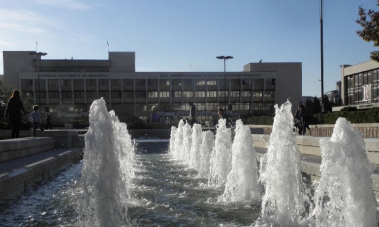 Фонтаните в Благоевград осъмнаха пълни с пяна - Tribune.bg