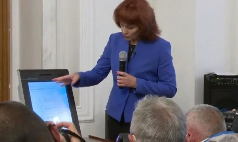 ЦИК с първа демонстрация как ще гласуваме 2 в 1 ( ВИДЕО) - Tribune.bg