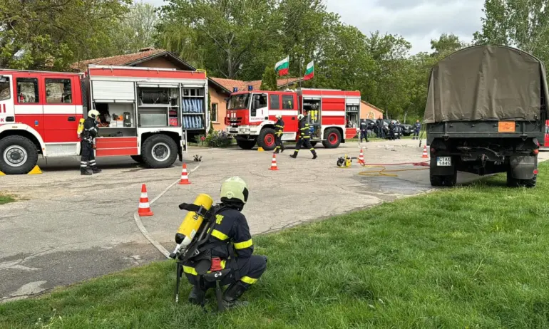 Микробус се самозапали и изгоря напълно по пътя между Пазарджик и Велинград