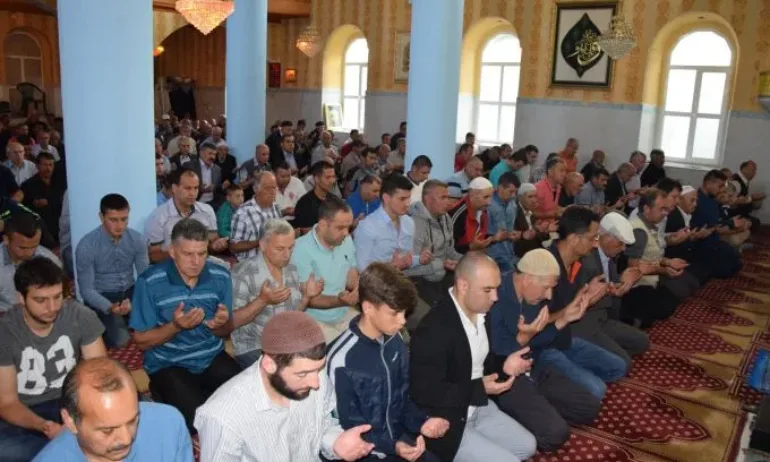 Мюсюлманите празнуват Рамазан Байрам - Tribune.bg