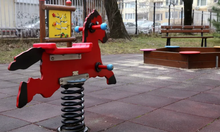 Край на пазенето на място в детските градини в София - променят критериите за прием - Tribune.bg