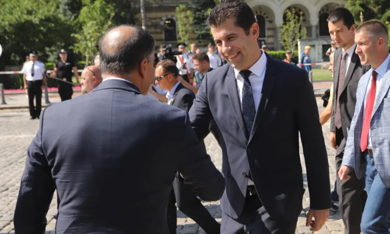 Петков: Още няколко човека трябва да решат на кого са лоялни – на партията и лидера, или на България - Tribune.bg