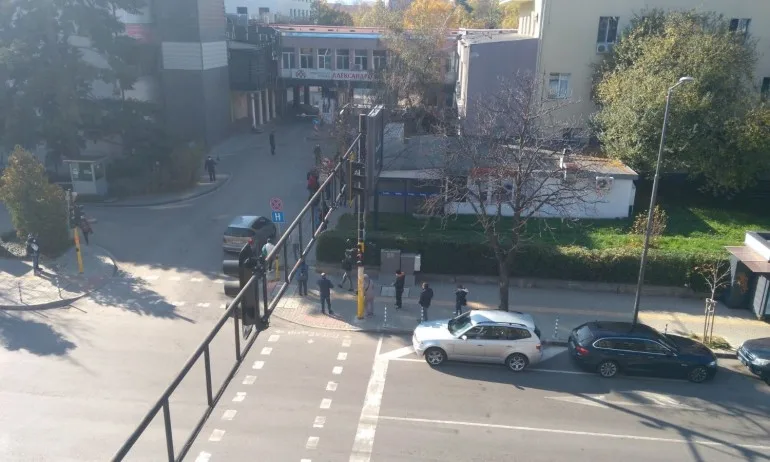 Опашки пред болниците за преглед и тест за коронавирус - Tribune.bg