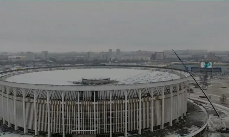 Срути се покривът на спортен комплекс в Санкт Петербург - Tribune.bg