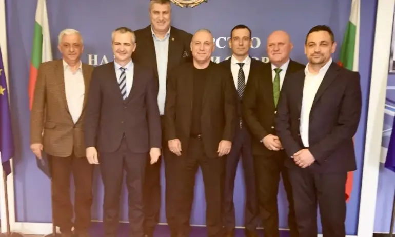 Кметът на Етрополе проведе работна среща за запазване и развитие на спорта и образованието в общината - Tribune.bg