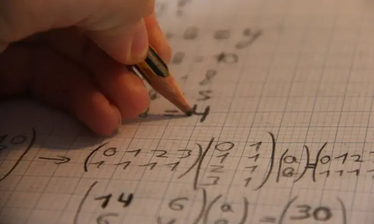 Четвъртокласниците се явяват на матура по математика - Tribune.bg