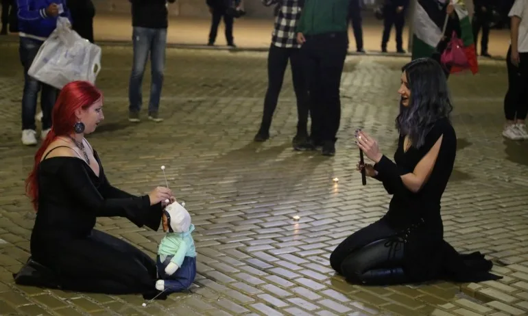 Протестът: Вуду магия замени ковчезите и бесилките - Tribune.bg