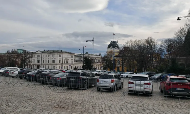 Терзиев за паркинга пред Св. Ал. Невски: Столична община има пълна готовност още следващата седмица да постави табели Синя зона и да отвори десетки места за гражданите - Tribune.bg