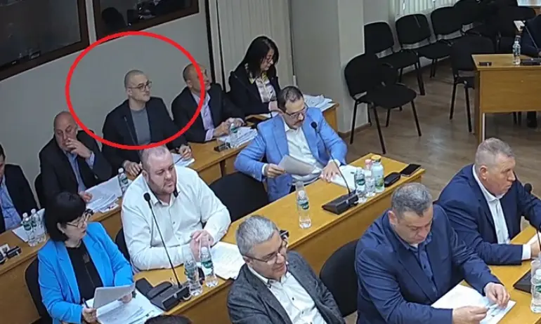 Скандал с общински съветник от ДБ в Плевен, намерили наркотици в дома му - Tribune.bg