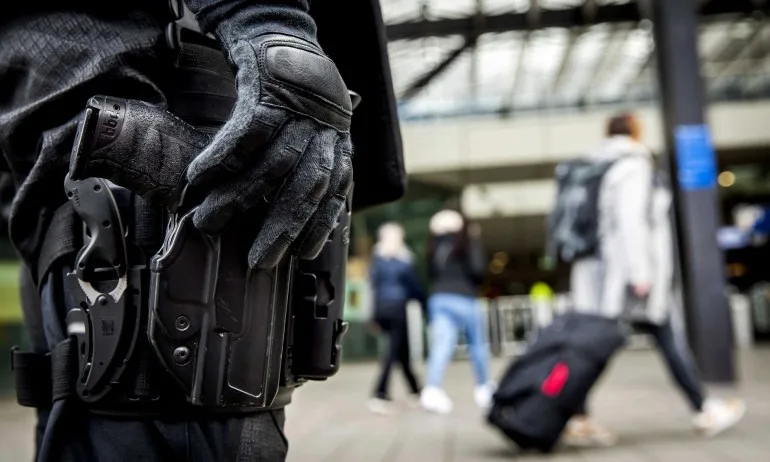 Бившата на нападателя от Холандия: Не е терорист, а откачен, наркоман, луд - Tribune.bg