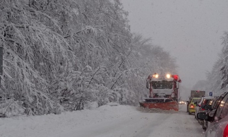 Заловиха пиян шофьор на снегорин - Tribune.bg