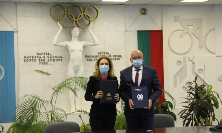 Вицепремиерът Марияна Николова и проф. Николай Изов, ректор на НСА, подписаха договор за сътрудничество - Tribune.bg