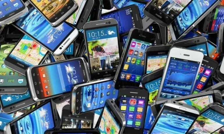 Задържаха близо 7000 мобилни телефони - Tribune.bg