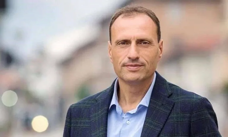 Бившият кмет на Банско вече е нацепен, помпа мускули (СНИМКА) - Tribune.bg