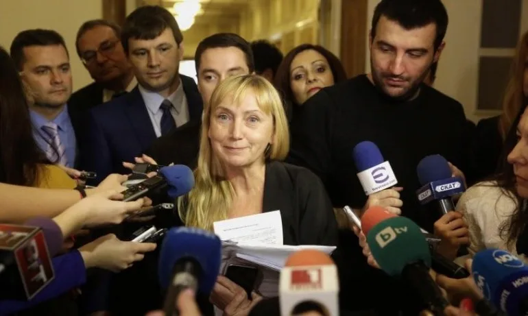 Йончева упорито бяга от въпросите около неуспялата афера Ало, Банов съм - Tribune.bg