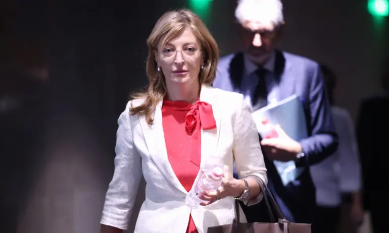 Екатерина Захариева: Не е тайна, че руската православна църква се използва за геополитически интереси - Tribune.bg