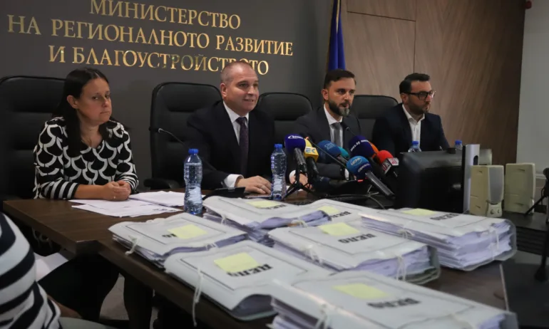 Гроздан Караджов: Пълен блокаж! С отровното говорене на Кирил Петков са спрени всички магистрали - Tribune.bg