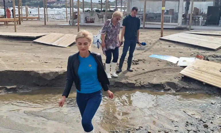 Министърът на туризма: Около 4000 души са засегнати от бедствието по Южното Черноморие - Tribune.bg