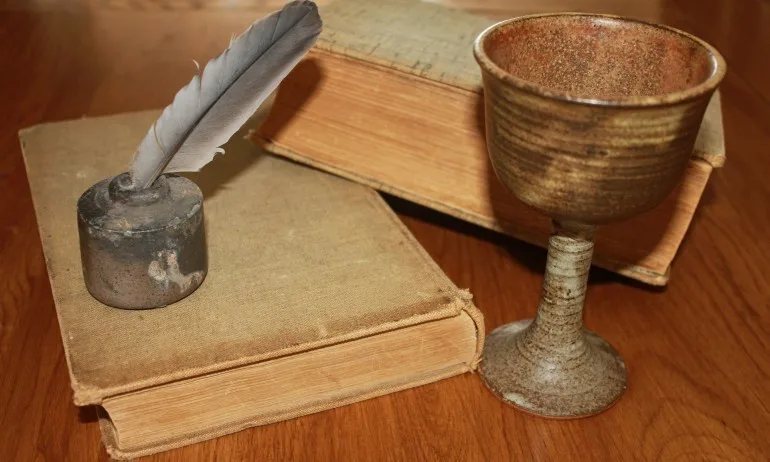 Фейсбук се напълни с пожелания за Деня на будителите - Tribune.bg