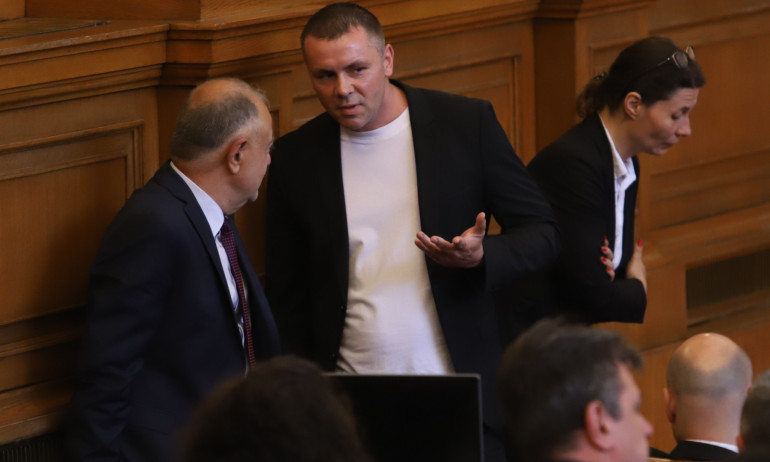 Хазарта всеки ден се питал някои хора какво правят в НС - Tribune.bg