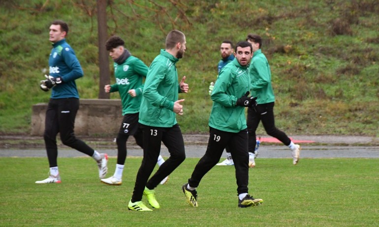 Скандал в Берое, фенове атакуваха Петър Колев - Tribune.bg