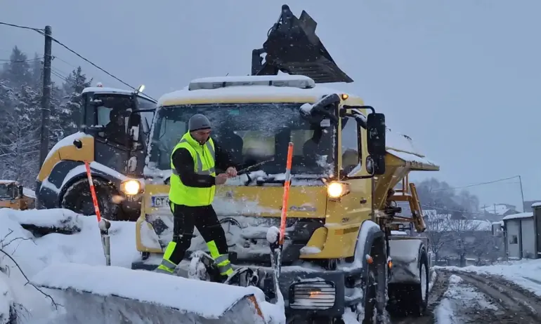 Силен снеговалеж в Благоевградско - Tribune.bg