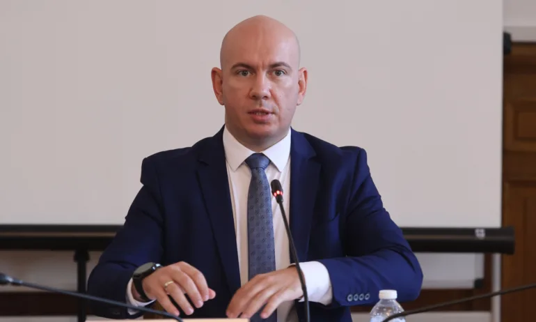 Ангел Георгиев: В Скопие се опитват да изградят желязна завеса с България, защото не могат да защитят македонизма - Tribune.bg