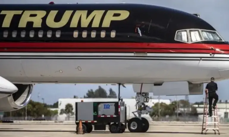 Частният Боинг 757 на бившият президент на САЩ Доналд Тръмп
