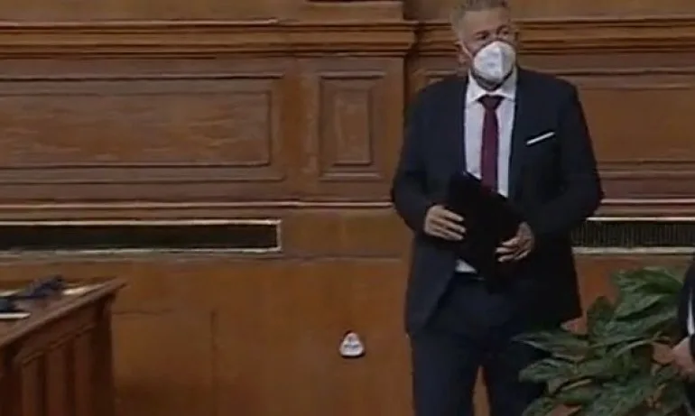 Смут в парламента: Стойчо Кацаров закъсня за заседанието - Tribune.bg