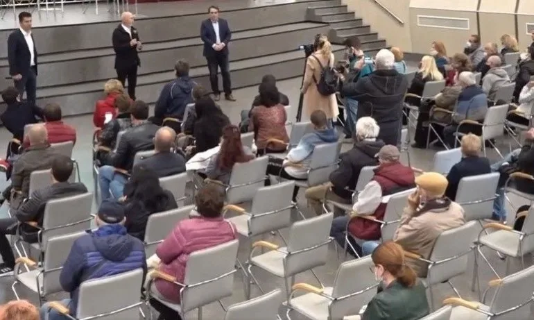 Студенти на събитие на ПП се оказаха… пенсионери - Tribune.bg