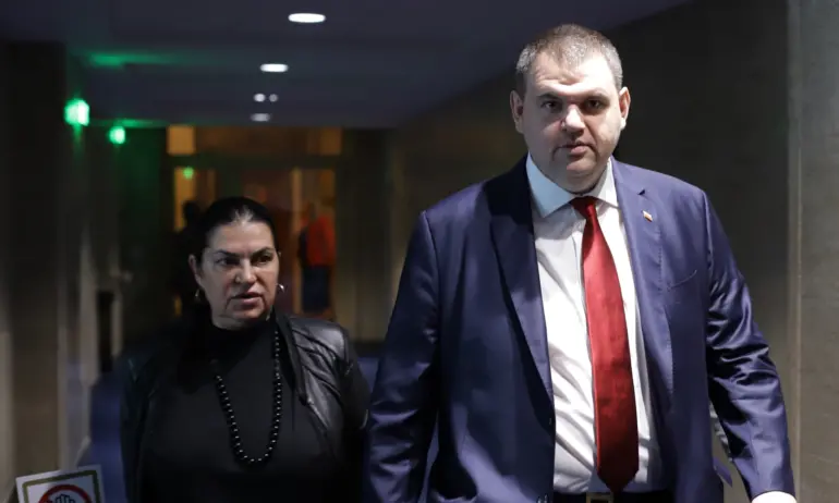 ДПС стои зад кабинета Денков, докато са евроатлантици - Tribune.bg