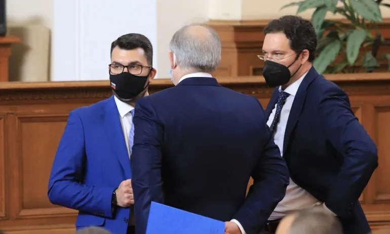 Как БСП отказа да осъди терористичния акт в църквата Света Неделя и излезе от залата - Tribune.bg