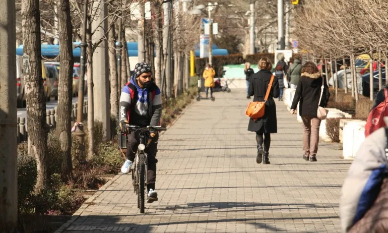 Високи температури и след Нова година - Tribune.bg