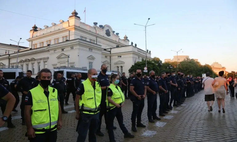 ГЕРБ с декларация срещу погрома, извършен от провокатори - Tribune.bg