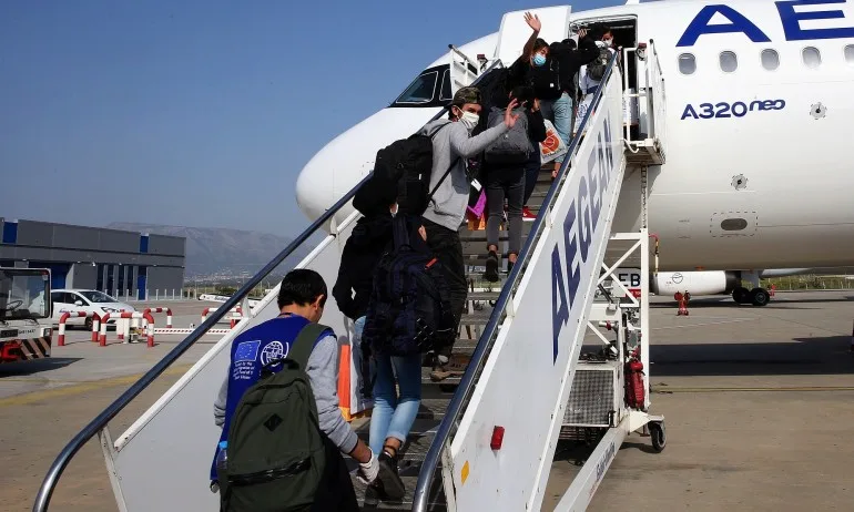 Гърция отваря въздушната си граница с България - Tribune.bg