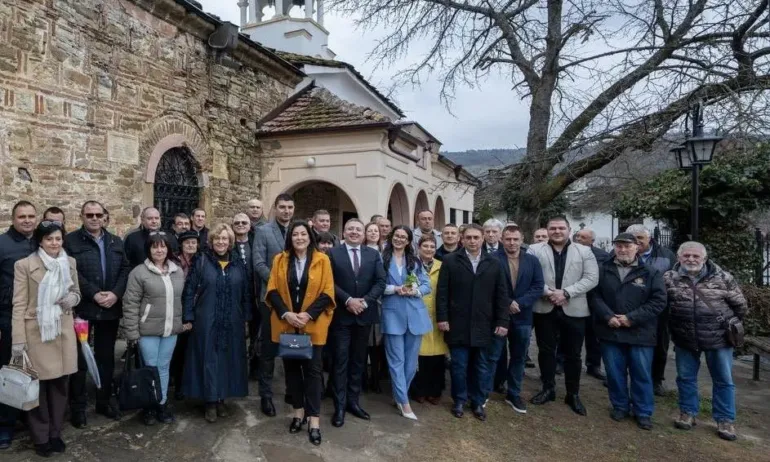 ГЕРБ/СДС даде старт на кампанията в Ловеч с молебен в старинния храм Успение Богородично - Tribune.bg