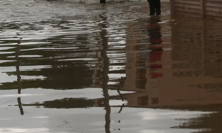 Проливни дъждове наводниха Ню Йорк (ВИДЕО) - Tribune.bg