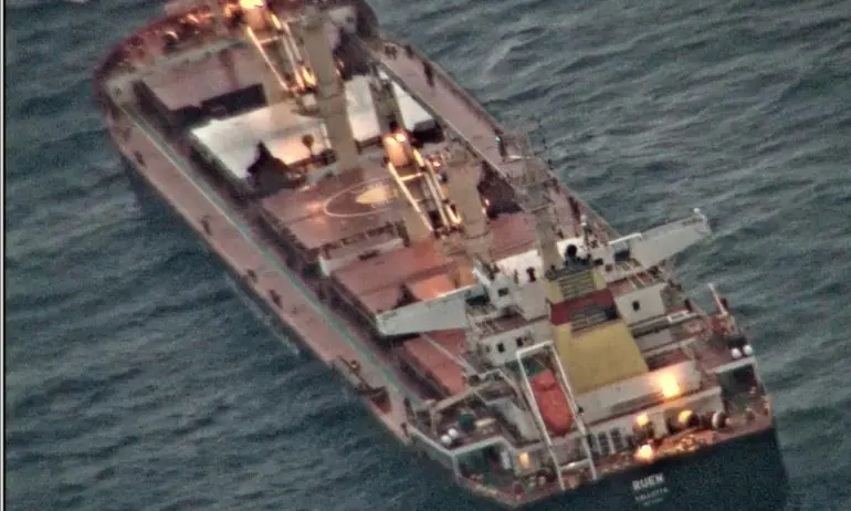 Тежковъоръжени мъже отвлякоха още един кораб край Сомалия - Tribune.bg