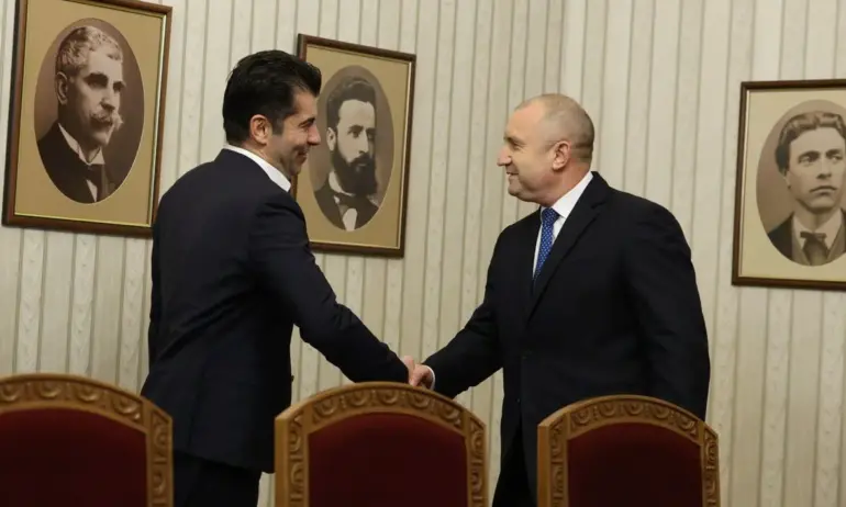 Радев, а 20-те милиарда дълг на България само за 3 години от юмручното ти хаотично управление кой окраде?! - Tribune.bg