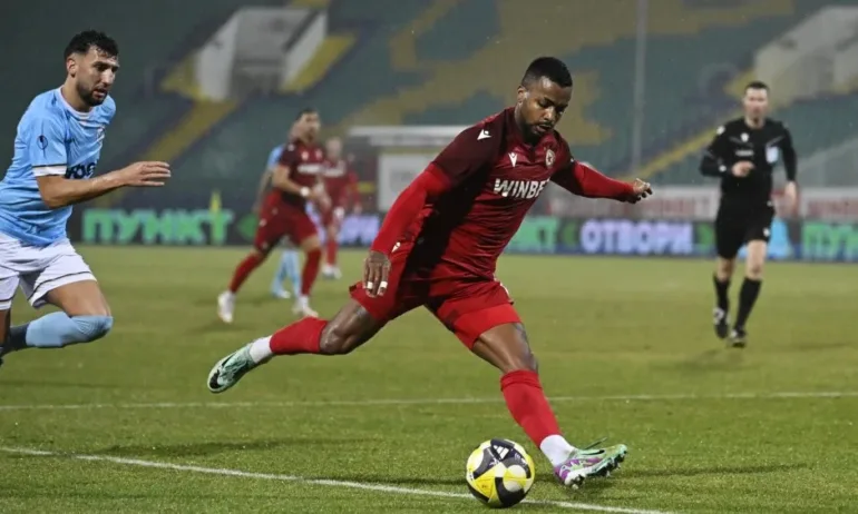 Прокуратурата решава дали да повдигне обвинение на футболиста Дейвид Пастор - Tribune.bg