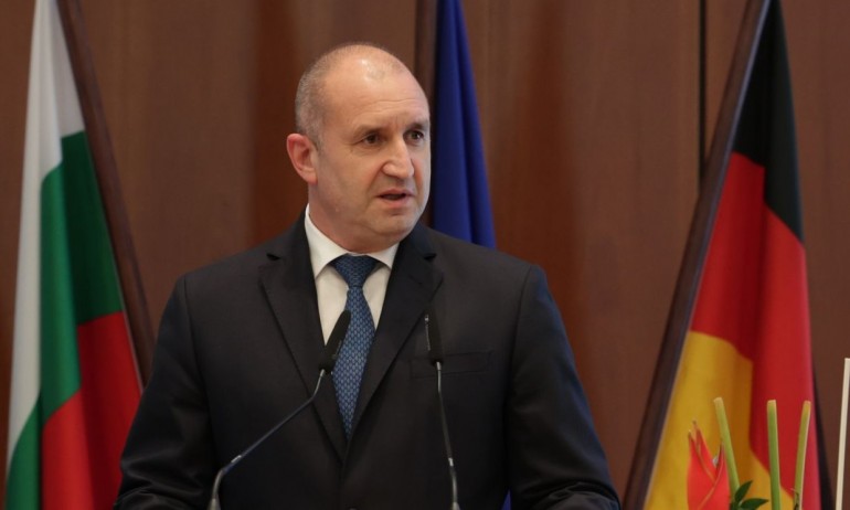 Радев разговаря с Макрон за Западните Балкани и войната в Украйна - Tribune.bg