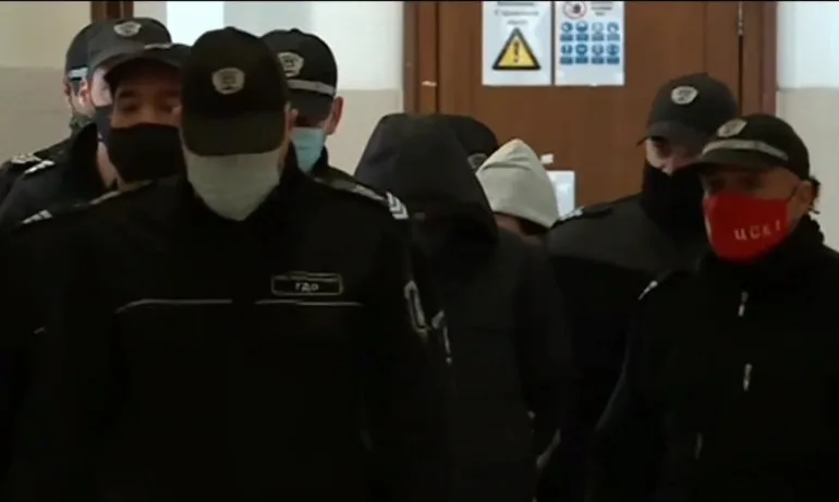 Хванатите с милиони фалшиви пари твърдят, че били реквизит - Tribune.bg