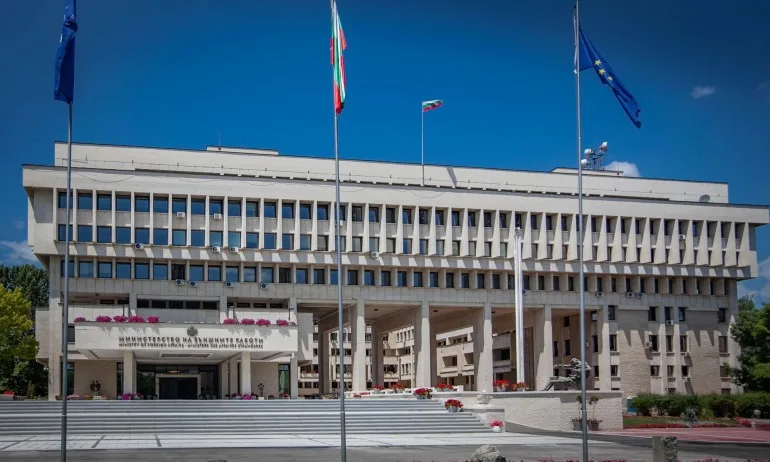 Консулството ни в Одеса е в контакт с местните власти заради повреждането на паметник на Ботев - Tribune.bg