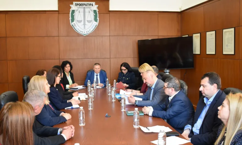Сарафов и прокурорските съюзи обсъдиха съдебната реформа и подготвят допитване до магистрати - Tribune.bg