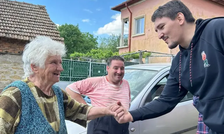 Даниел Александров отново се включи в инициативата Подари Великденски обяд на пенсионер в нужда - Tribune.bg