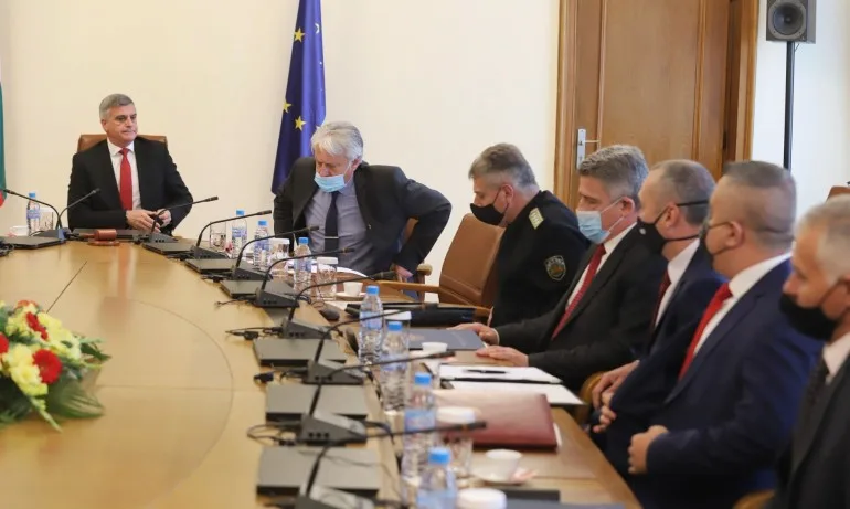 Янев препоръча на банките да не правят транзакции към посочените от САЩ фирми - Tribune.bg