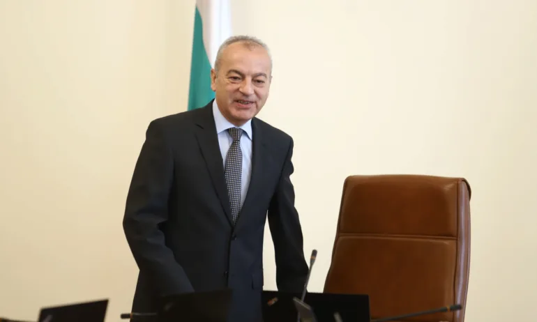 Служебното правителство ще иска удължаване на Бюджет 2022 - Tribune.bg