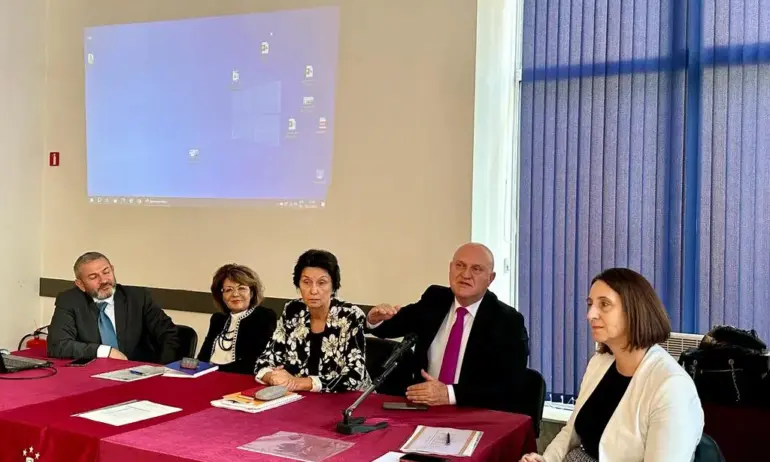 През януари стартират първите конкурси за училищни директори - Tribune.bg