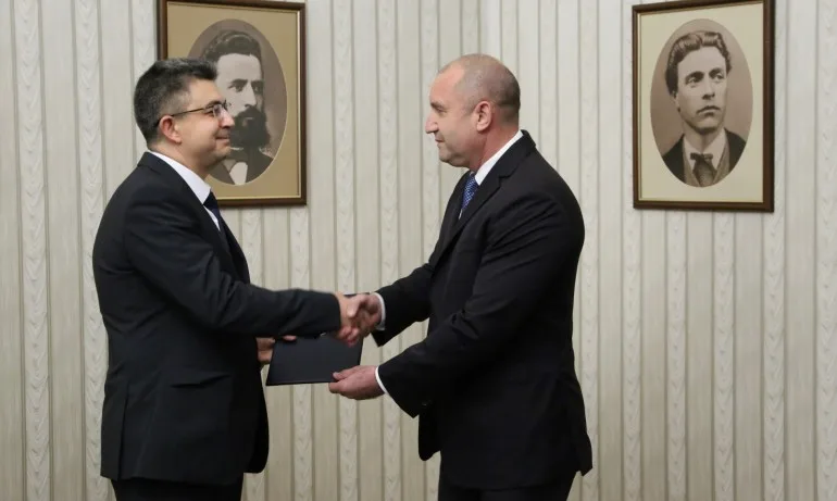 И неговото име е… Пламен Николов - Tribune.bg